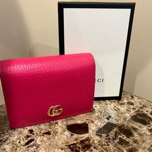 Hot Gucci Women's GG Marmont Wallet with so much room
